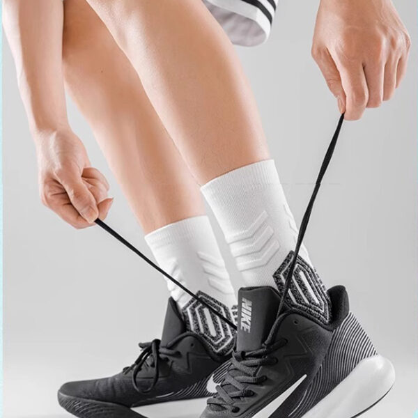 Men’s Training Socks Mid Calf Anti Slip Basketball Badminton Running Sports Socks Cushion Sole Spring Summer