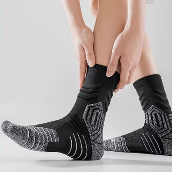 Men’s Training Socks Mid Calf Anti Slip Basketball Badminton Running Sports Socks Cushion Sole Spring Summer