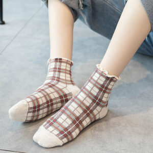 All-Season Sport Cotton Mid-Calf Socks – Ruffle Edge Plaid College Style INS Fashion Comfortable Socks