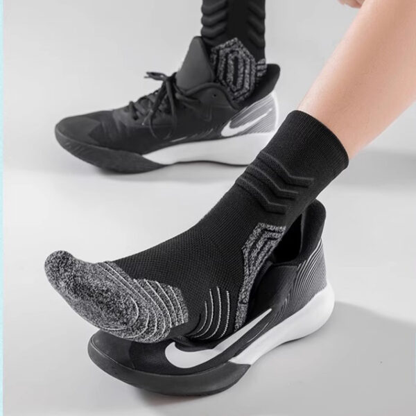 Men’s Training Socks Mid Calf Anti Slip Basketball Badminton Running Sports Socks Cushion Sole Spring Summer