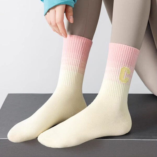 Women's Socks New Outer Wear Ins Girl Style Gradient Letter G Sports Socks Female Spring Summer Trendy Brand Multicolor Socks