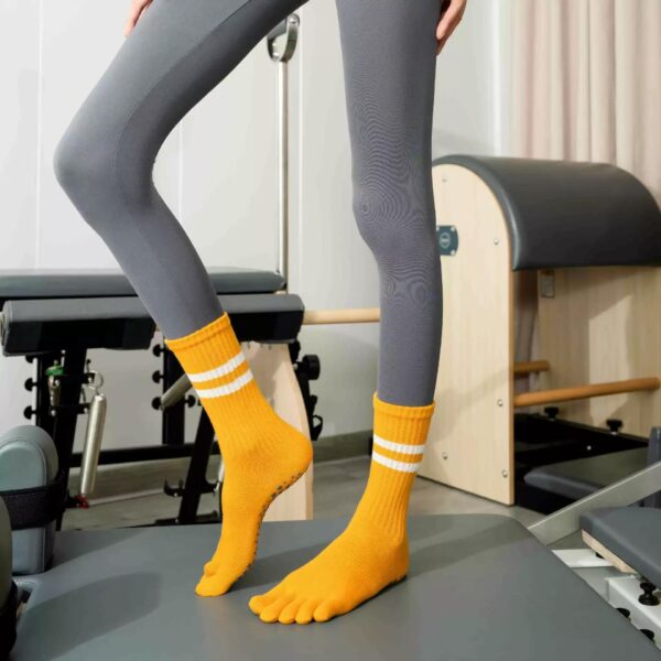 Women’s Non Slip Yoga Socks Autumn Winter Thick Grip Five Toe Mid Calf Pilates Dance Socks