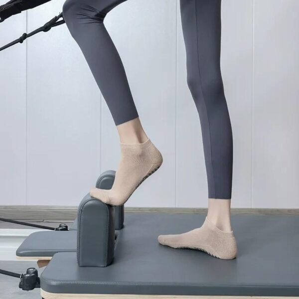 Breathable Yoga Socks Women Round Toe Short Ankle Non Slip Pilates Socks Comfortable Dance Socks