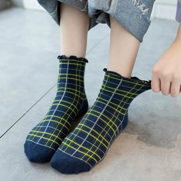 All-Season Sport Cotton Mid-Calf Socks – Ruffle Edge Plaid College Style INS Fashion Comfortable Socks