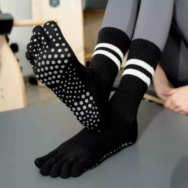 Women’s Non Slip Yoga Socks Autumn Winter Thick Grip Five Toe Mid Calf Pilates Dance Socks