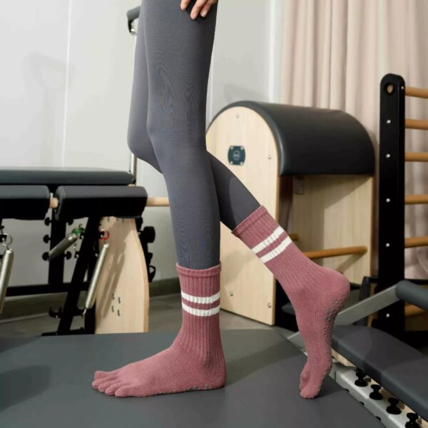Women’s Non Slip Yoga Socks Autumn Winter Thick Grip Five Toe Mid Calf Pilates Dance Socks