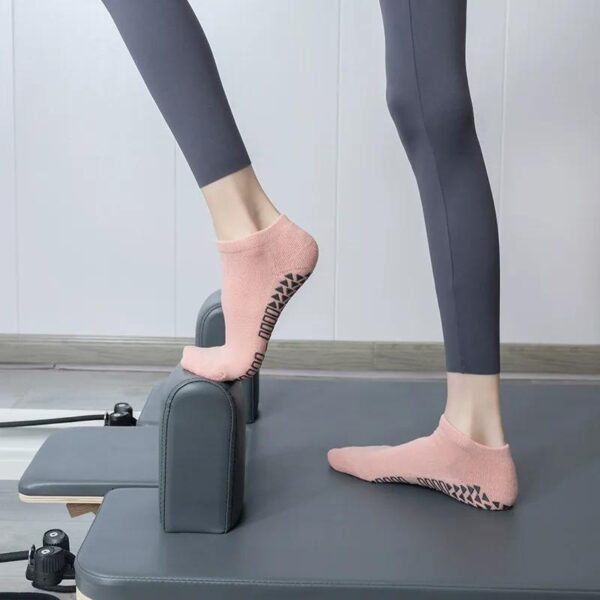 Breathable Yoga Socks Women Round Toe Short Ankle Non Slip Pilates Socks Comfortable Dance Socks