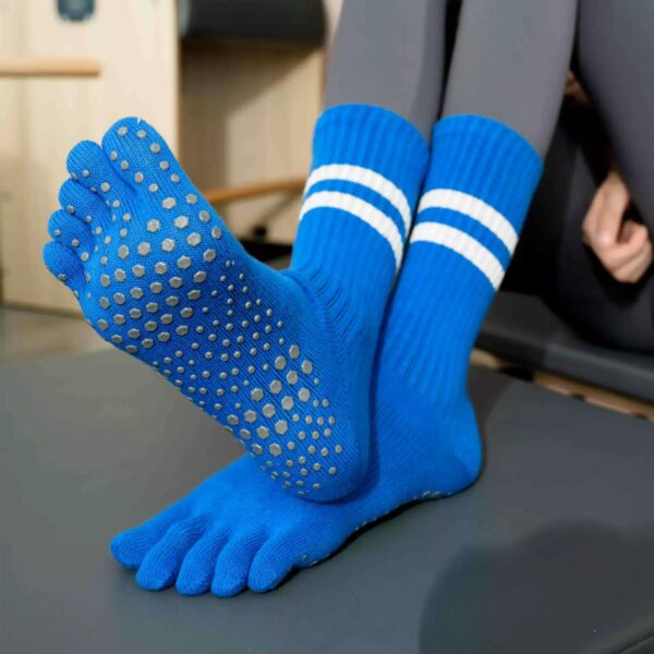 Women’s Non Slip Yoga Socks Autumn Winter Thick Grip Five Toe Mid Calf Pilates Dance Socks