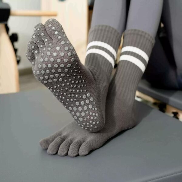 Women’s Non Slip Yoga Socks Autumn Winter Thick Grip Five Toe Mid Calf Pilates Dance Socks