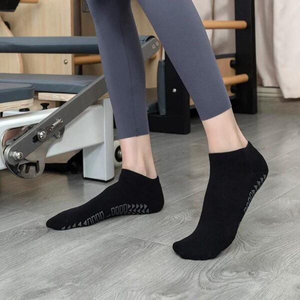 Breathable Yoga Socks Women Round Toe Short Ankle Non Slip Pilates Socks Comfortable Dance Socks