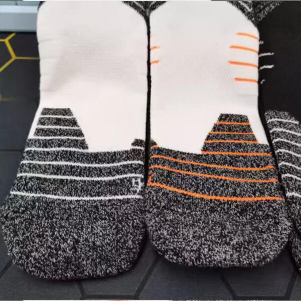 Men’s Training Socks Mid Calf Anti Slip Basketball Badminton Running Sports Socks Cushion Sole Spring Summer